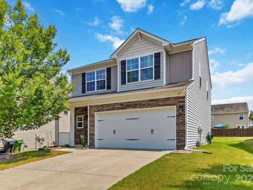 2932 Berry Creek Road, Charlotte, NC 28214.  MLS# CAR4280392, YatesRealty ID 25153. 