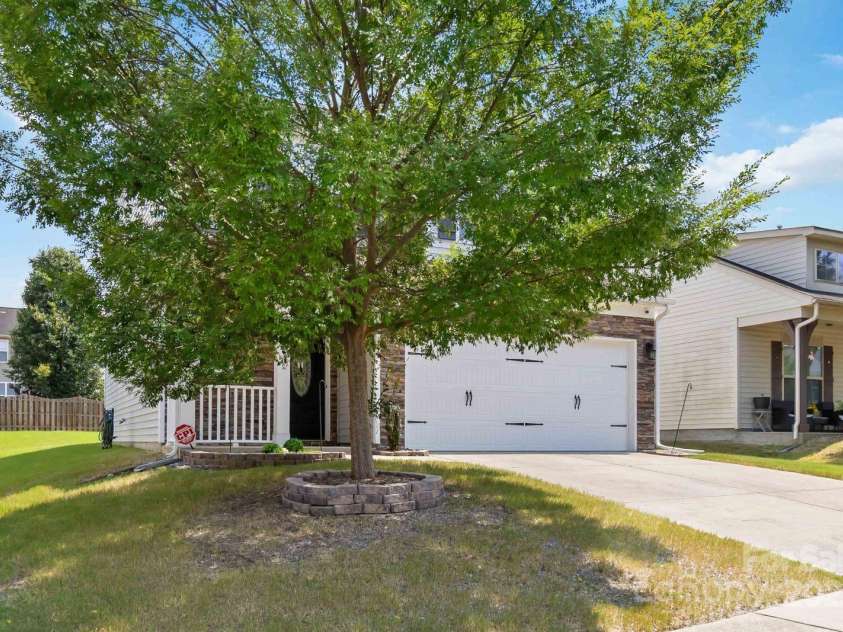 2932 Berry Creek Road, Charlotte, NC 28214.  MLS# CAR4280392, YatesRealty ID 25153. 