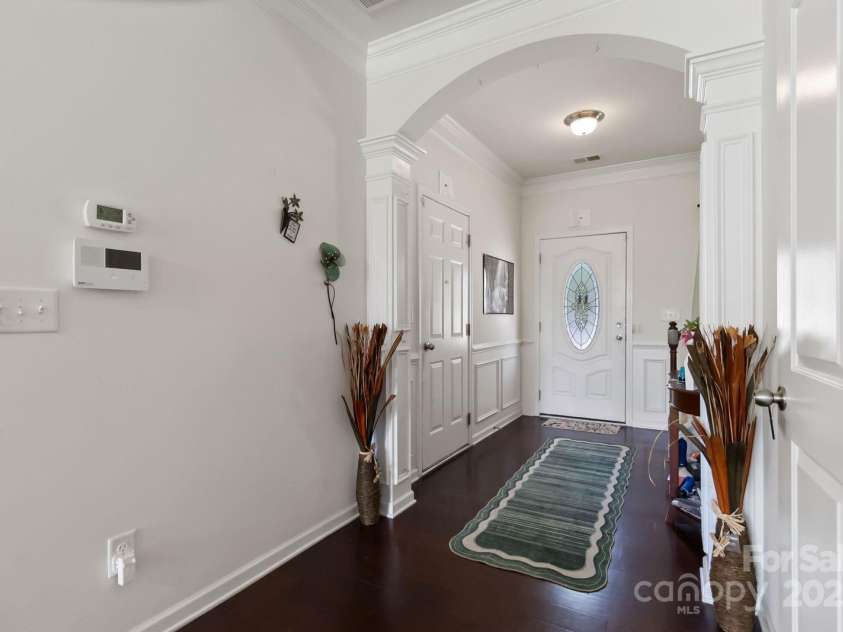 2932 Berry Creek Road, Charlotte, NC 28214.  MLS# CAR4280392, YatesRealty ID 25153. 