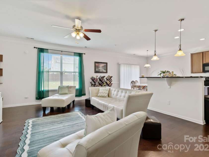 2932 Berry Creek Road, Charlotte, NC 28214.  MLS# CAR4280392, YatesRealty ID 25153. 