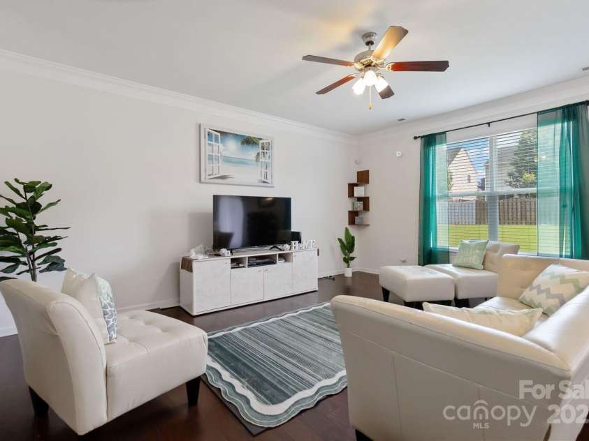 2932 Berry Creek Road, Charlotte, NC 28214.  MLS# CAR4280392, YatesRealty ID 25153. 