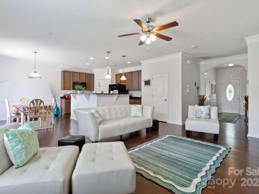 2932 Berry Creek Road, Charlotte, NC 28214.  MLS# CAR4280392, YatesRealty ID 25153. 