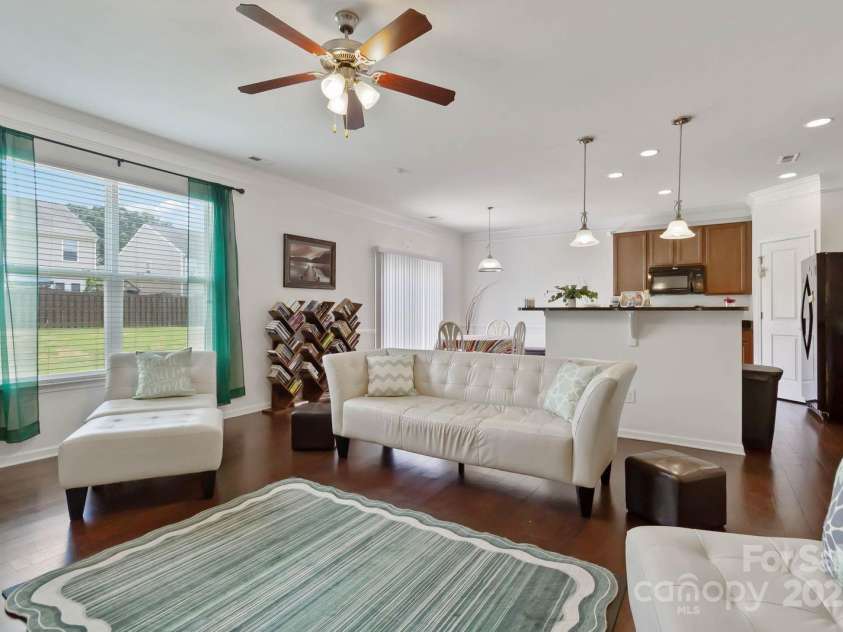 2932 Berry Creek Road, Charlotte, NC 28214.  MLS# CAR4280392, YatesRealty ID 25153. 