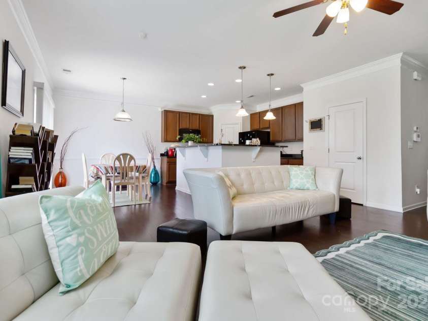 2932 Berry Creek Road, Charlotte, NC 28214.  MLS# CAR4280392, YatesRealty ID 25153. 