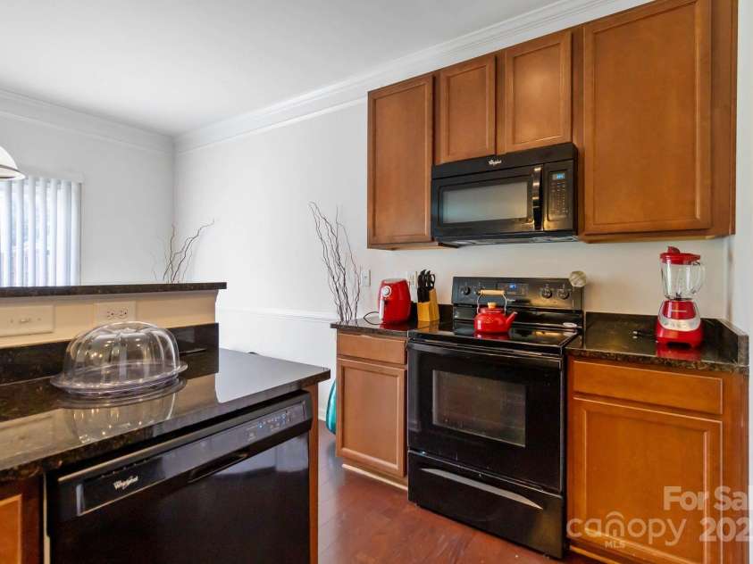 2932 Berry Creek Road, Charlotte, NC 28214.  MLS# CAR4280392, YatesRealty ID 25153. 