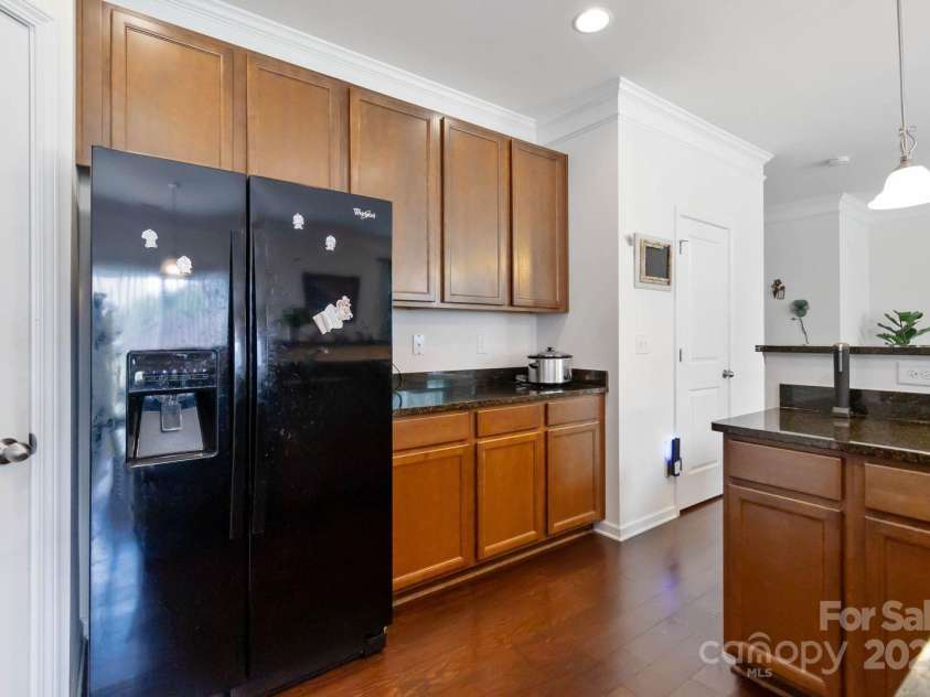 2932 Berry Creek Road, Charlotte, NC 28214.  MLS# CAR4280392, YatesRealty ID 25153. 