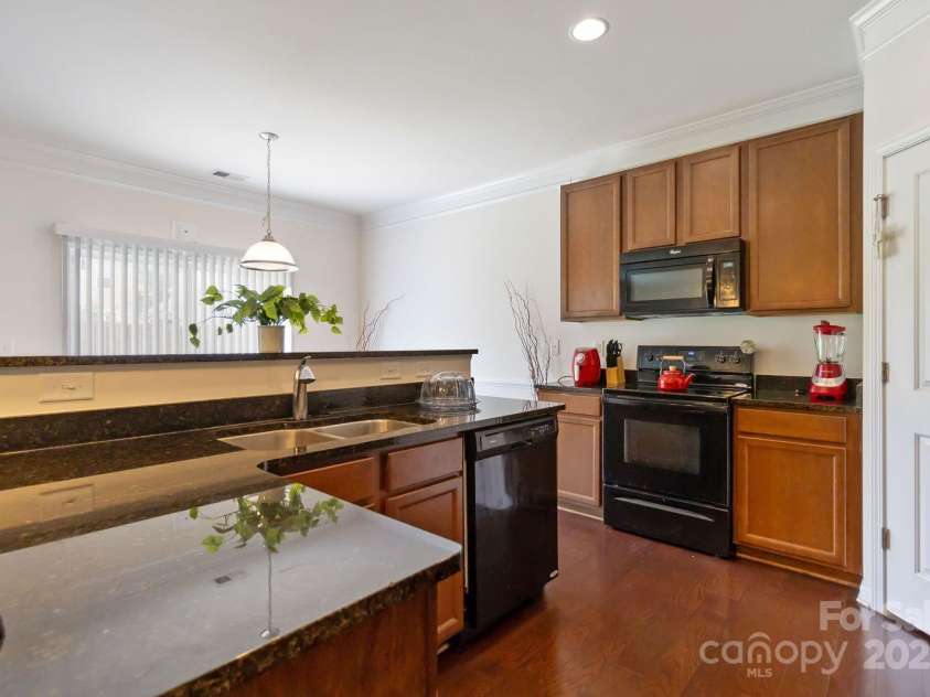 2932 Berry Creek Road, Charlotte, NC 28214.  MLS# CAR4280392, YatesRealty ID 25153. 