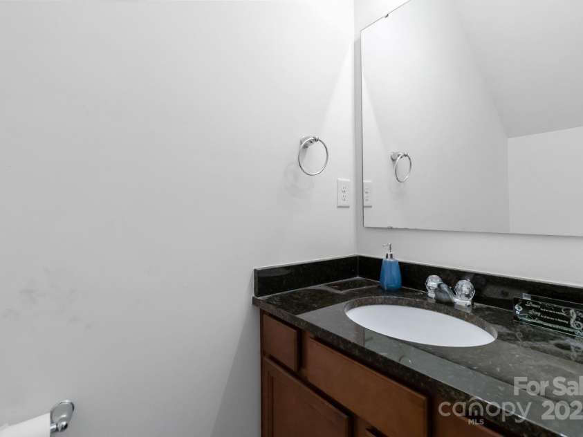 2932 Berry Creek Road, Charlotte, NC 28214.  MLS# CAR4280392, YatesRealty ID 25153. 