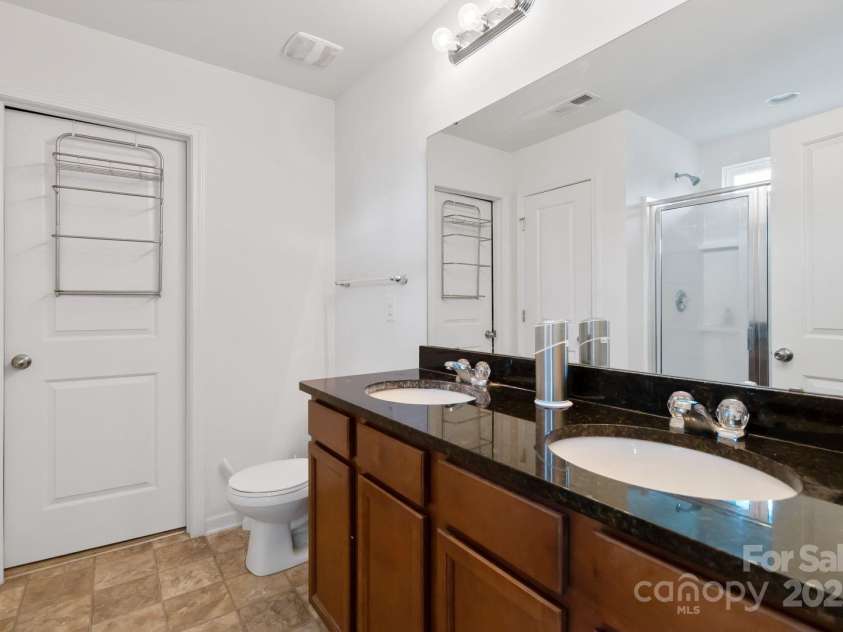 2932 Berry Creek Road, Charlotte, NC 28214.  MLS# CAR4280392, YatesRealty ID 25153. 