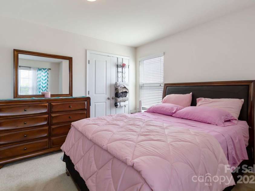 2932 Berry Creek Road, Charlotte, NC 28214.  MLS# CAR4280392, YatesRealty ID 25153. 