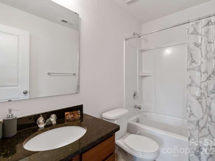 2932 Berry Creek Road, Charlotte, NC 28214.  MLS# CAR4280392, YatesRealty ID 25153. 