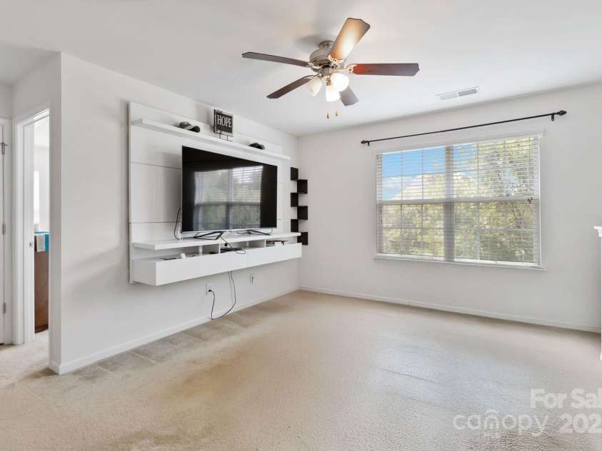 2932 Berry Creek Road, Charlotte, NC 28214.  MLS# CAR4280392, YatesRealty ID 25153. 