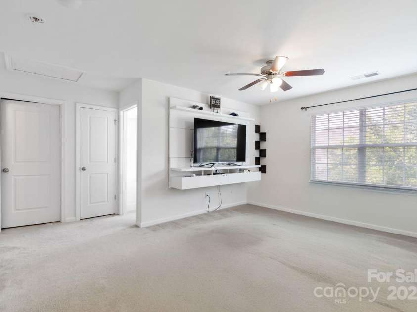 2932 Berry Creek Road, Charlotte, NC 28214.  MLS# CAR4280392, YatesRealty ID 25153. 