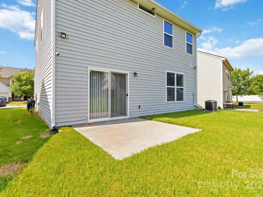 2932 Berry Creek Road, Charlotte, NC 28214.  MLS# CAR4280392, YatesRealty ID 25153. 