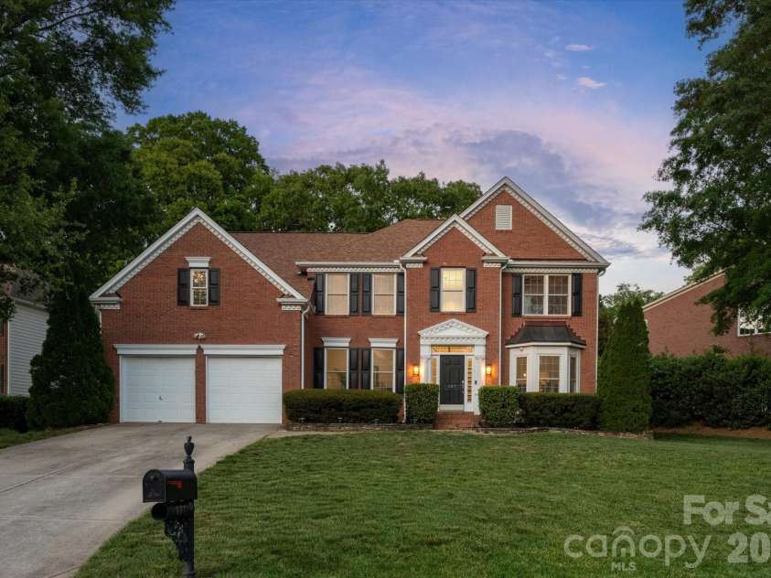 607 Birchwood Drive, Waxhaw, NC 28173.  MLS# CAR4383614, YatesRealty ID 25154. 