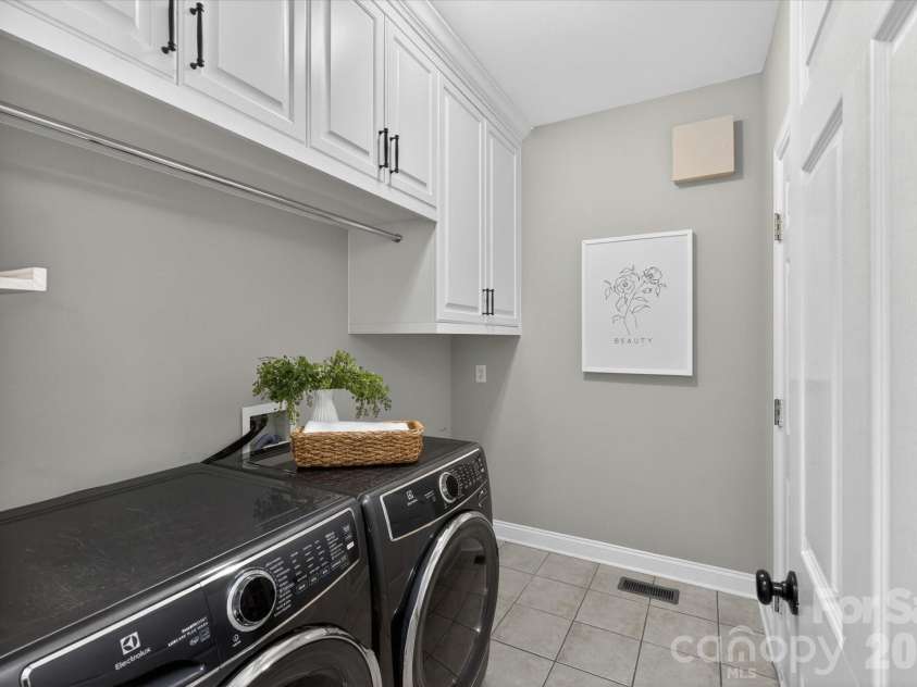 607 Birchwood Drive, Waxhaw, NC 28173.  MLS# CAR4383614, YatesRealty ID 25154. 