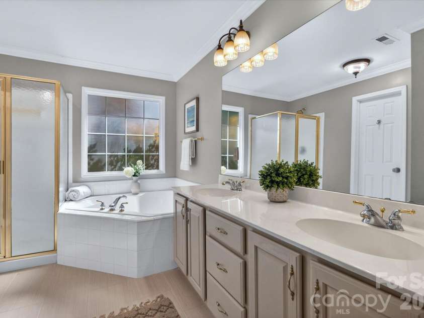 607 Birchwood Drive, Waxhaw, NC 28173.  MLS# CAR4383614, YatesRealty ID 25154. 