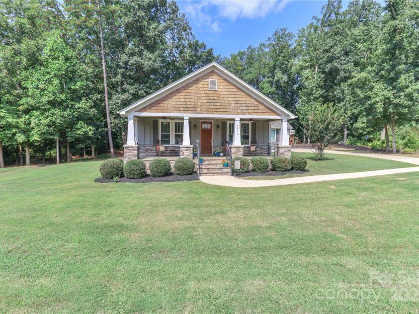4475 North Wynswept Drive, Maiden, NC 28650.  MLS# CAR4279954, YatesRealty ID 25156. 