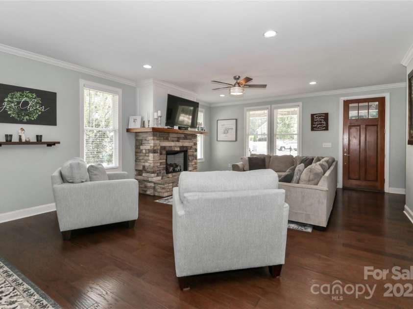 4475 North Wynswept Drive, Maiden, NC 28650.  MLS# CAR4279954, YatesRealty ID 25156. 