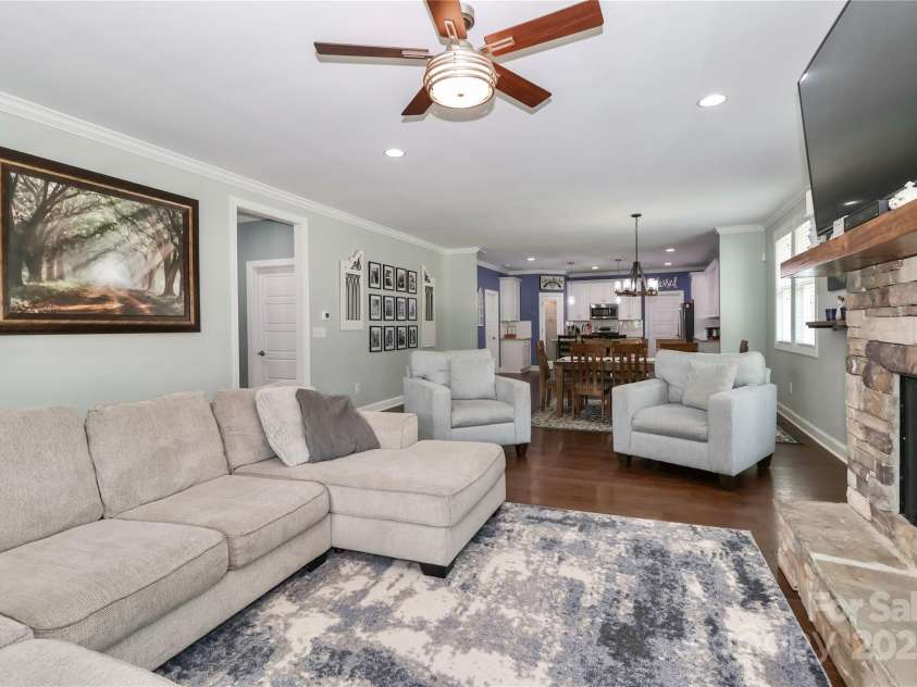 4475 North Wynswept Drive, Maiden, NC 28650.  MLS# CAR4279954, YatesRealty ID 25156. 