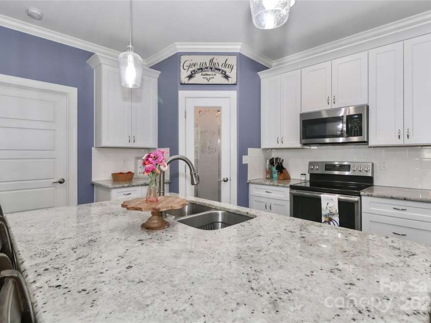 4475 North Wynswept Drive, Maiden, NC 28650.  MLS# CAR4279954, YatesRealty ID 25156. 