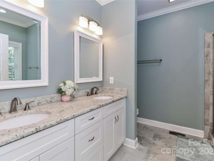 4475 North Wynswept Drive, Maiden, NC 28650.  MLS# CAR4279954, YatesRealty ID 25156. 