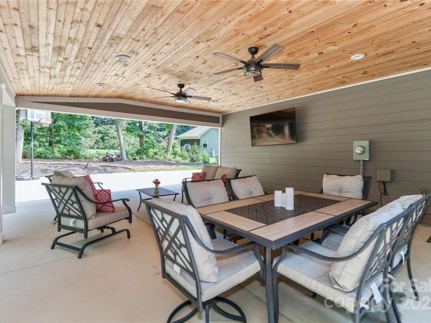 4475 North Wynswept Drive, Maiden, NC 28650.  MLS# CAR4279954, YatesRealty ID 25156. 