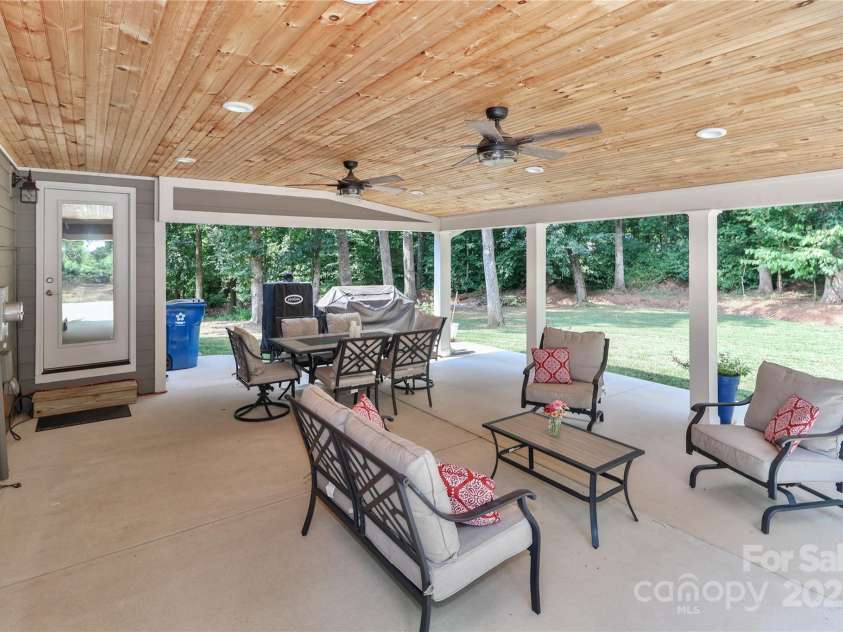 4475 North Wynswept Drive, Maiden, NC 28650.  MLS# CAR4279954, YatesRealty ID 25156. 