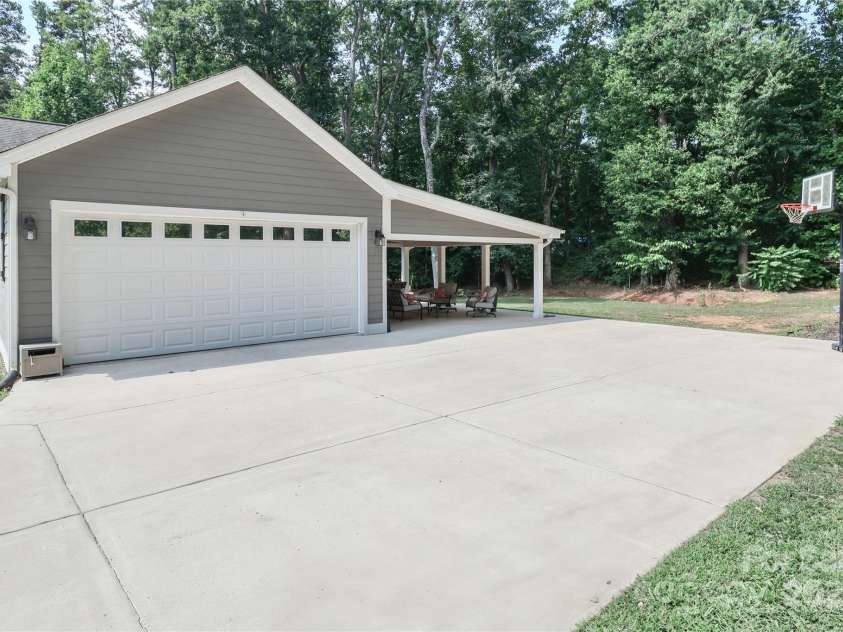 4475 North Wynswept Drive, Maiden, NC 28650.  MLS# CAR4279954, YatesRealty ID 25156. 