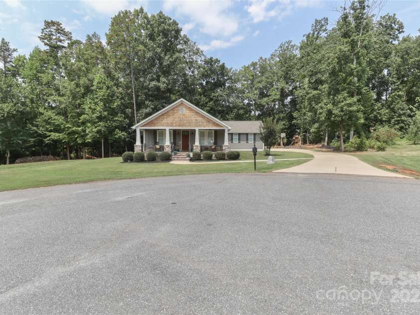 4475 North Wynswept Drive, Maiden, NC 28650.  MLS# CAR4279954, YatesRealty ID 25156. 