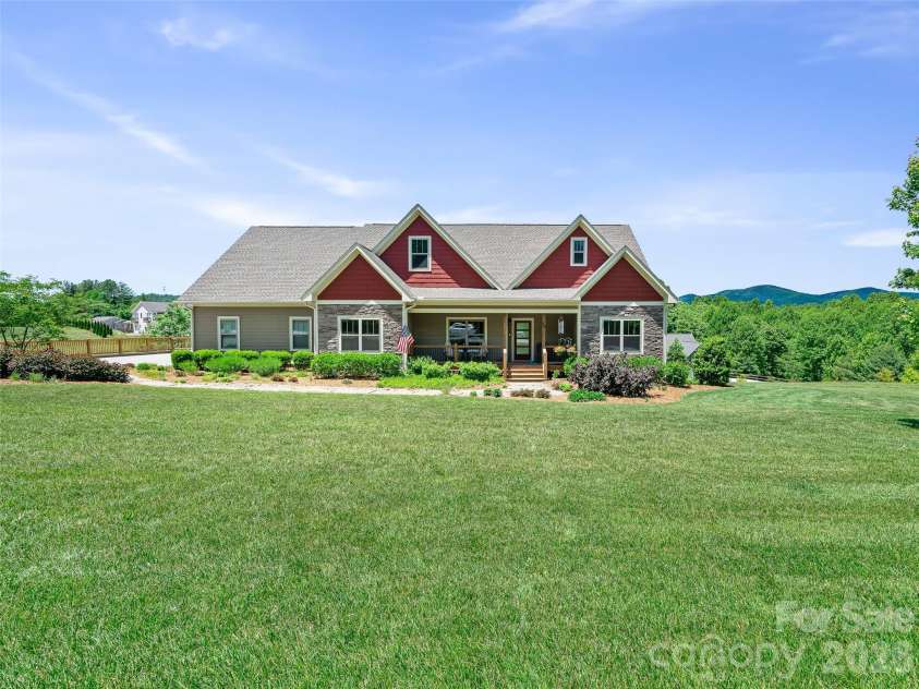 58 Sunny Morning Court, Hendersonville, NC 28792.  MLS# CAR4384357, YatesRealty ID 25156. 