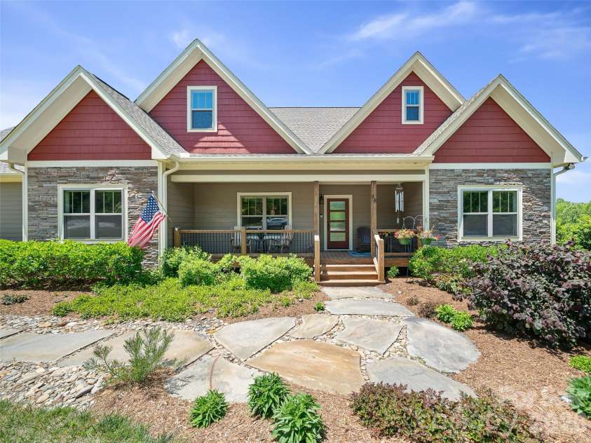 58 Sunny Morning Court, Hendersonville, NC 28792.  MLS# CAR4384357, YatesRealty ID 25156. 