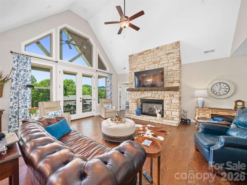58 Sunny Morning Court, Hendersonville, NC 28792.  MLS# CAR4384357, YatesRealty ID 25156. 