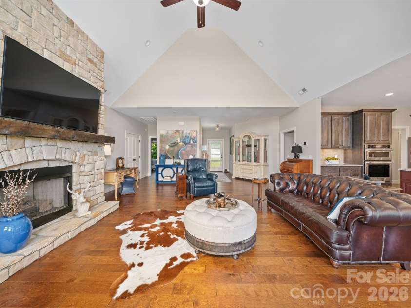 58 Sunny Morning Court, Hendersonville, NC 28792.  MLS# CAR4384357, YatesRealty ID 25156. 