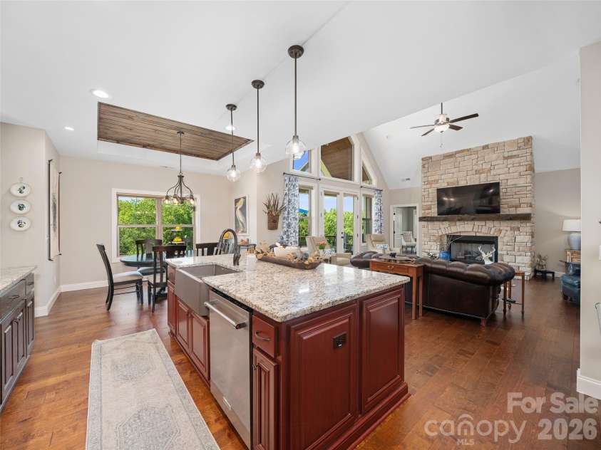 58 Sunny Morning Court, Hendersonville, NC 28792.  MLS# CAR4384357, YatesRealty ID 25156. 
