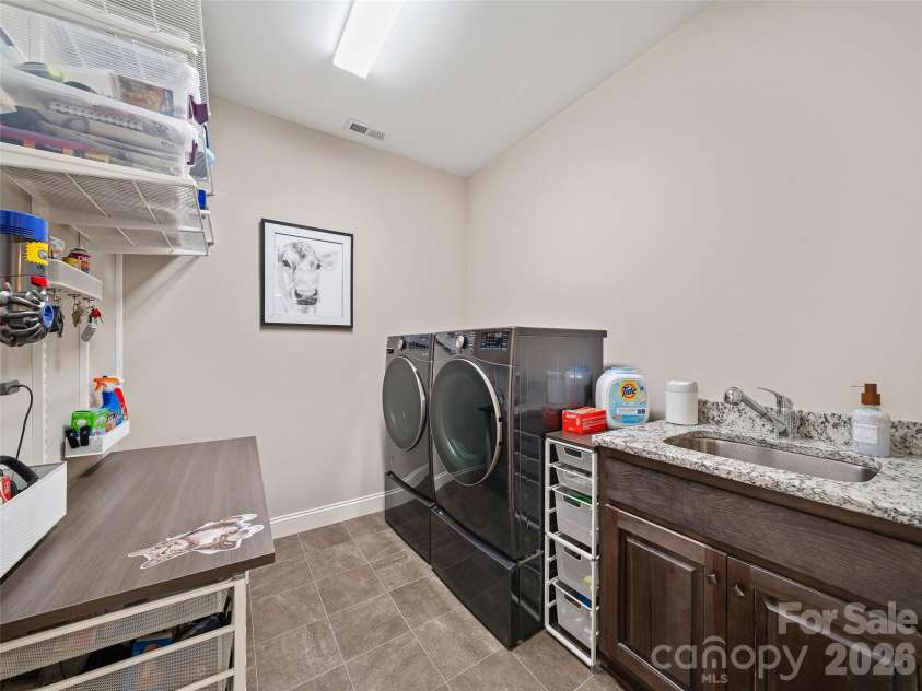 58 Sunny Morning Court, Hendersonville, NC 28792.  MLS# CAR4384357, YatesRealty ID 25156. 