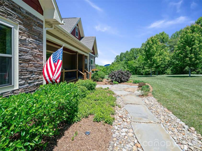 58 Sunny Morning Court, Hendersonville, NC 28792.  MLS# CAR4384357, YatesRealty ID 25156. 