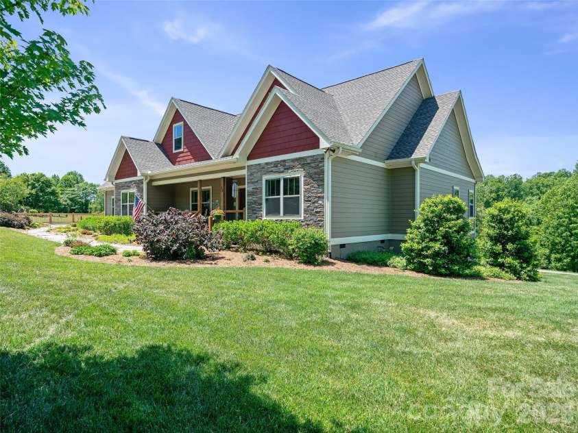 58 Sunny Morning Court, Hendersonville, NC 28792.  MLS# CAR4384357, YatesRealty ID 25156. 
