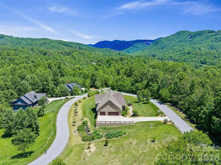 58 Sunny Morning Court, Hendersonville, NC 28792.  MLS# CAR4384357, YatesRealty ID 25156. 