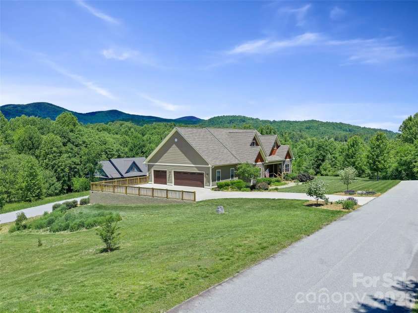 58 Sunny Morning Court, Hendersonville, NC 28792.  MLS# CAR4384357, YatesRealty ID 25156. 