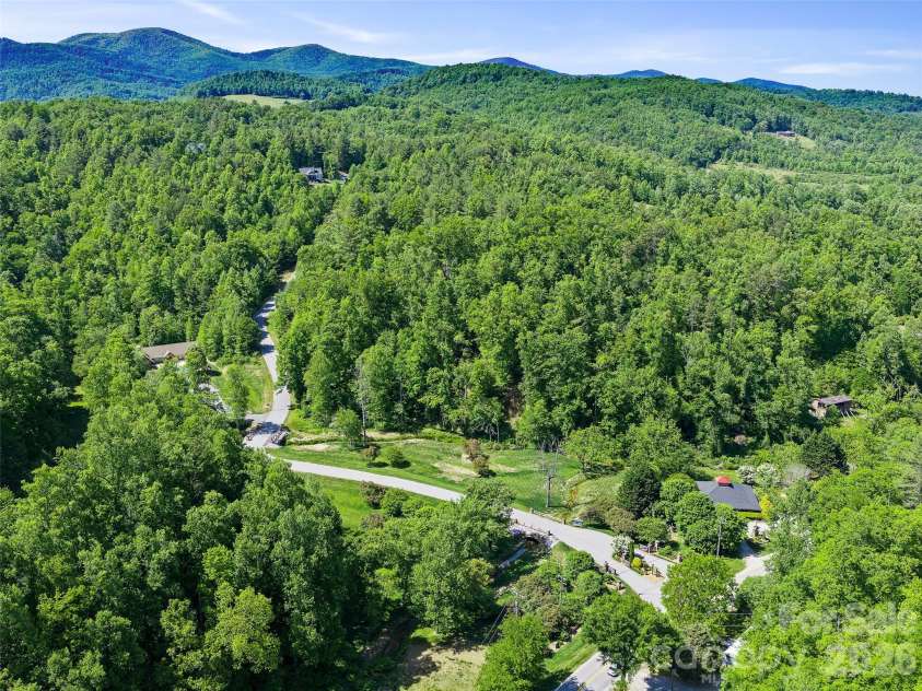 58 Sunny Morning Court, Hendersonville, NC 28792.  MLS# CAR4384357, YatesRealty ID 25156. 