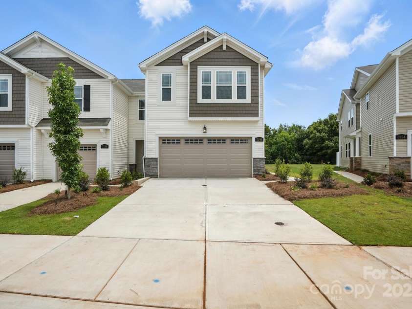 7140 Hodges Meadow Lane, Charlotte, NC 28213.  MLS# CAR4280479, YatesRealty ID 25157. 