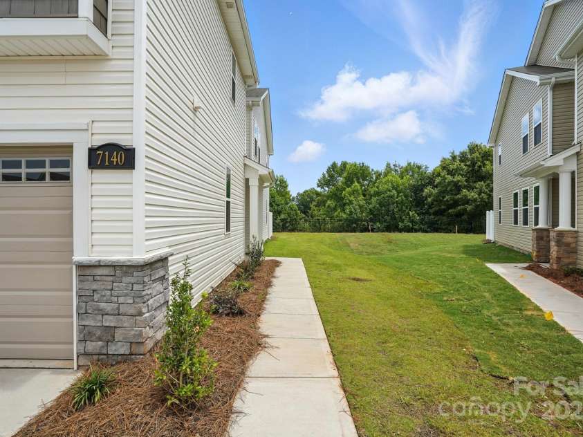 7140 Hodges Meadow Lane, Charlotte, NC 28213.  MLS# CAR4280479, YatesRealty ID 25157. 