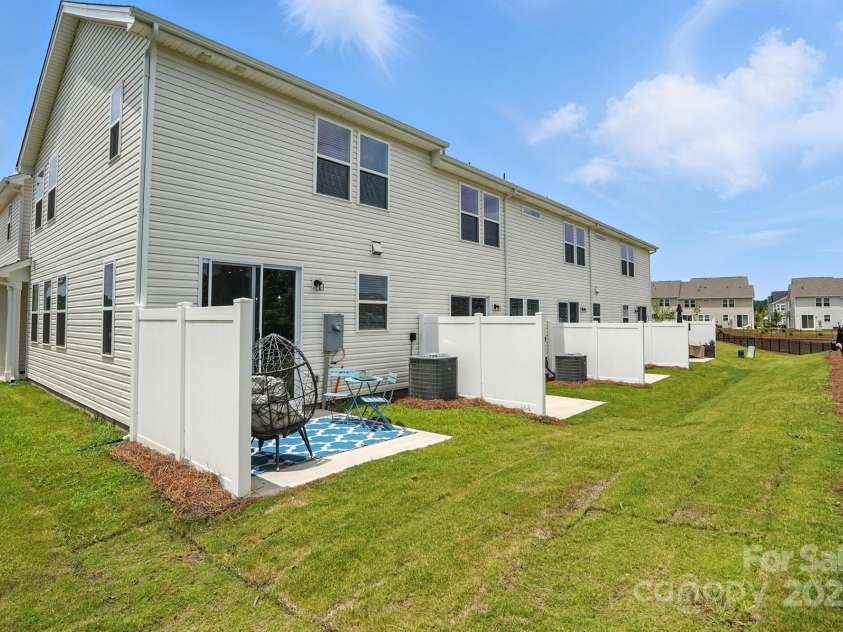 7140 Hodges Meadow Lane, Charlotte, NC 28213.  MLS# CAR4280479, YatesRealty ID 25157. 