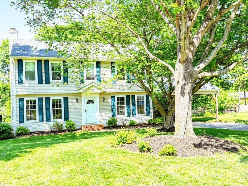 7218 Quail Ridge Drive, Charlotte, NC 28226.  MLS# CAR4383333, YatesRealty ID 25157. 