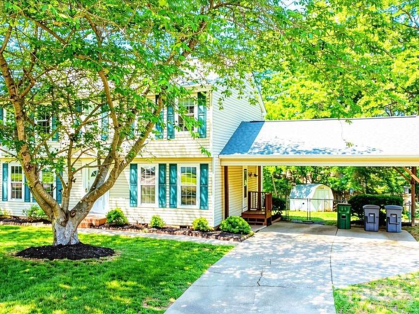 7218 Quail Ridge Drive, Charlotte, NC 28226.  MLS# CAR4383333, YatesRealty ID 25157. 