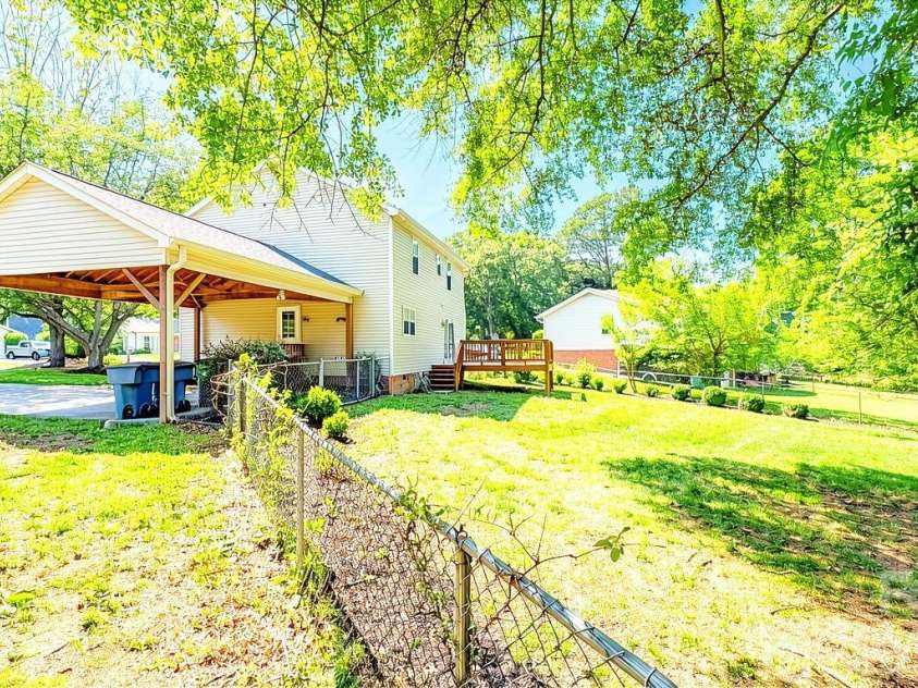 7218 Quail Ridge Drive, Charlotte, NC 28226.  MLS# CAR4383333, YatesRealty ID 25157. 