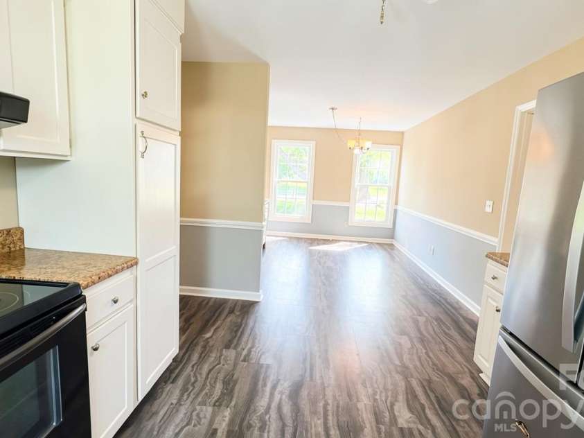 7218 Quail Ridge Drive, Charlotte, NC 28226.  MLS# CAR4383333, YatesRealty ID 25157. 