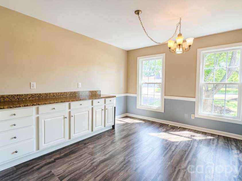7218 Quail Ridge Drive, Charlotte, NC 28226.  MLS# CAR4383333, YatesRealty ID 25157. 