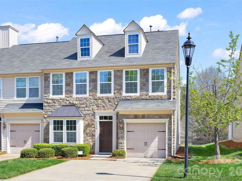 9548 Birkwood Court, Charlotte, NC 28278.  MLS# CAR4363616, YatesRealty ID 25159. 